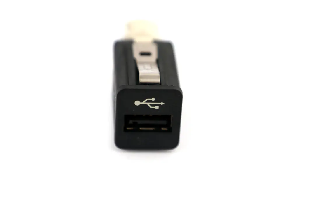 BMW 1 3 5 Series E81 E87 E90 E91 E60 E61 USB Socket Plug Port - SKU 9167196 - Part number 9167196