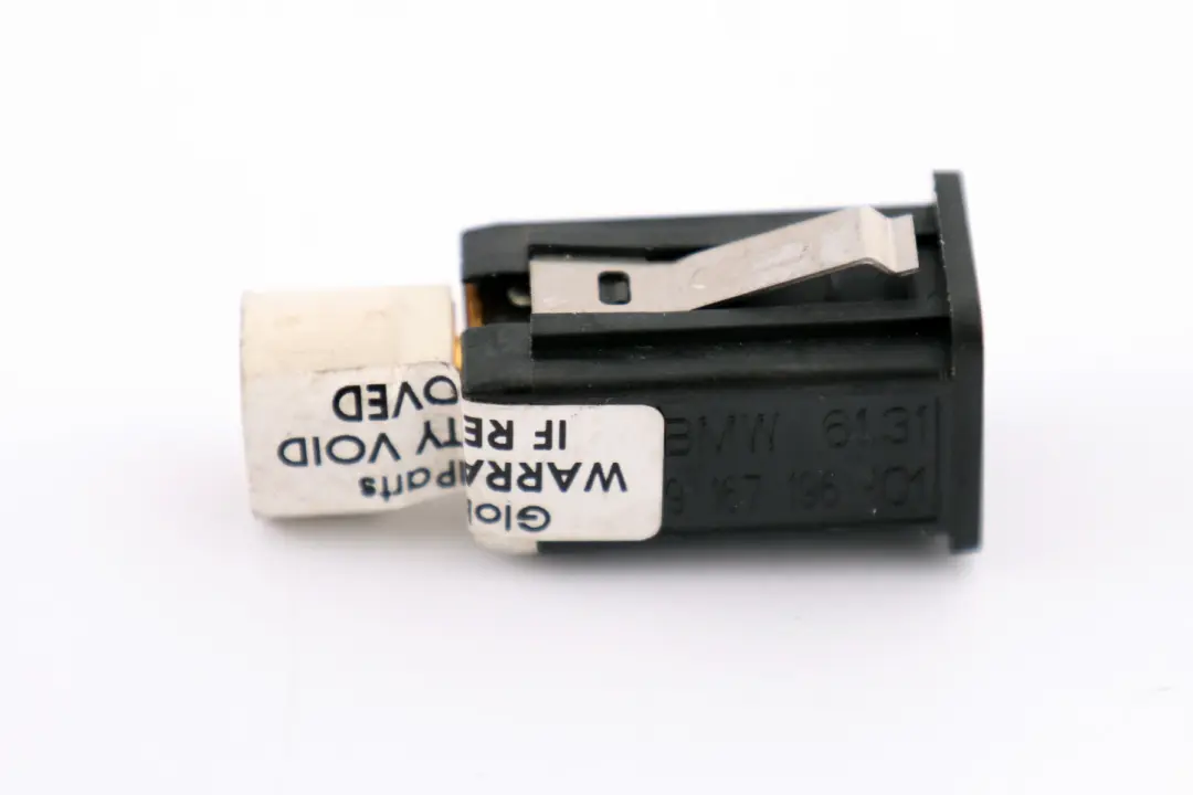 USB Socket Plug Port to BMW 1 3 5 Series E81 E87 E90 E91 E60 E61 with Part number 9167196 BMW 1 3 5 Series E81 E87 E90 E91 E60 E61 USB Socket Plug Port - SKU 9167196 - Part number 9167196