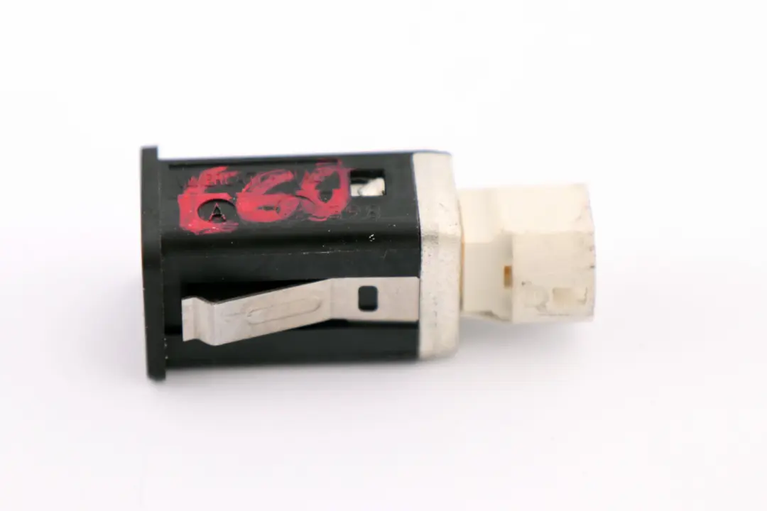 USB Socket Plug Port para BMW E81 E87 E90 E91 E60 E61 con número de pieza 9167196 BMW E81 E87 E90 E91 E60 E61 USB Socket Plug Port - SKU 9167196 - Número de pieza 9167196