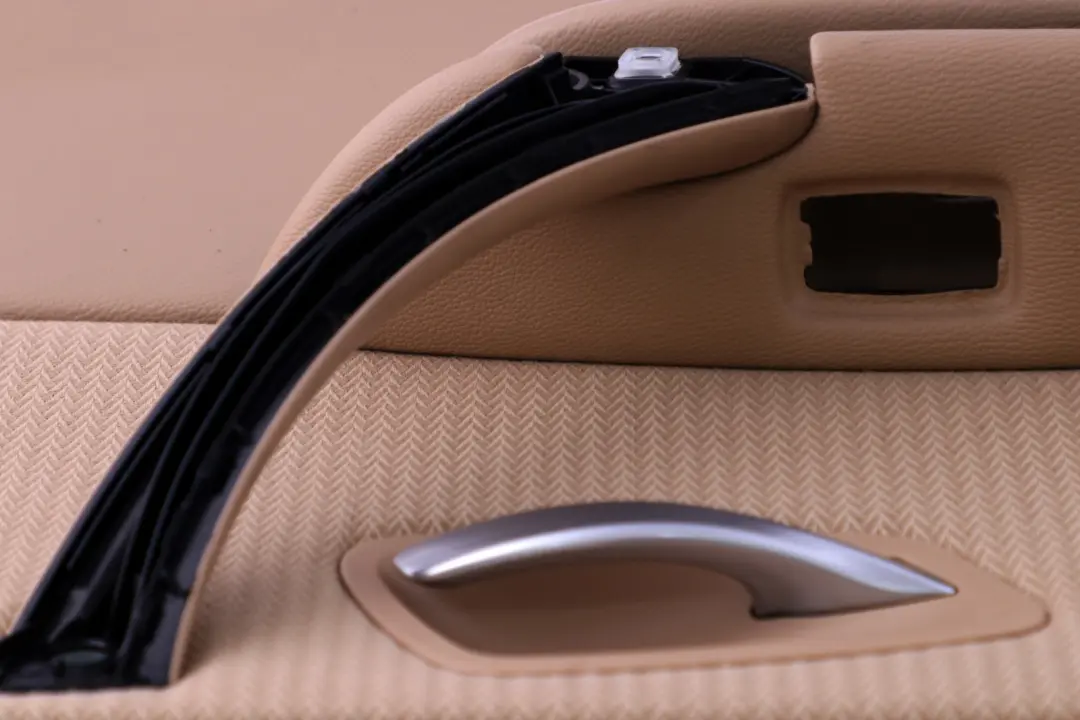 Trasera Izquierda Forro Tarjeta Puerta Beige Tela Trim para BMW E90 LCI con número de pieza 9167903 BMW E90 LCI Trasera Izquierda Forro Tarjeta Puerta Beige Tela Trim - SKU 9167903 - Número de pieza 9167903