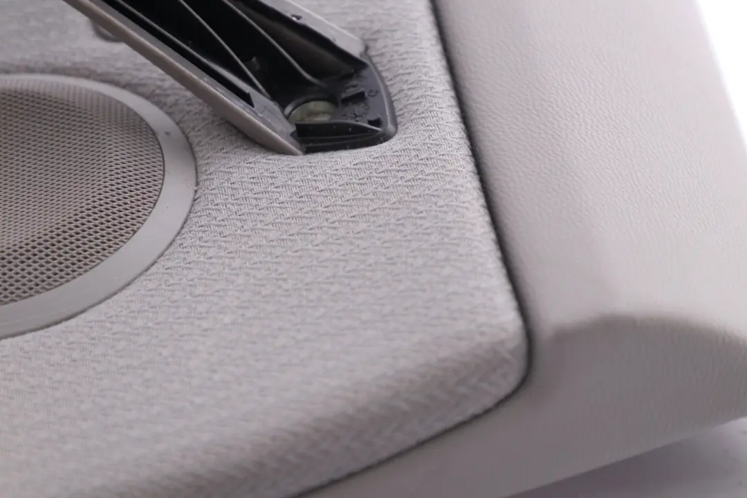 Boczek Panel Drzwi Lewy Tył Szary do BMW E90 LCI o numerze 9167941 BMW E90 LCI Boczek Panel Drzwi Lewy Tył Szary - SKU 9167941 - Numer Części 9167941