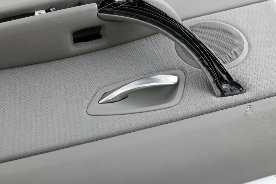 BMW E90 LCI Trasera Derecha O / S Forro Tarjeta De Puerta Gris Tela V?rtice Trim - SKU 9167942 - Número de pieza 9167942