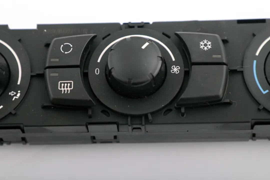 Pannello Interruttore Aria Condizionata BMW E81 E87 E90 LCI E91 E92 per con numero di parte 9168116 Pannello Interruttore Aria Condizionata BMW E81 E87 E90 LCI E91 E92 - SKU 9168116 - Numero di parte 9168116