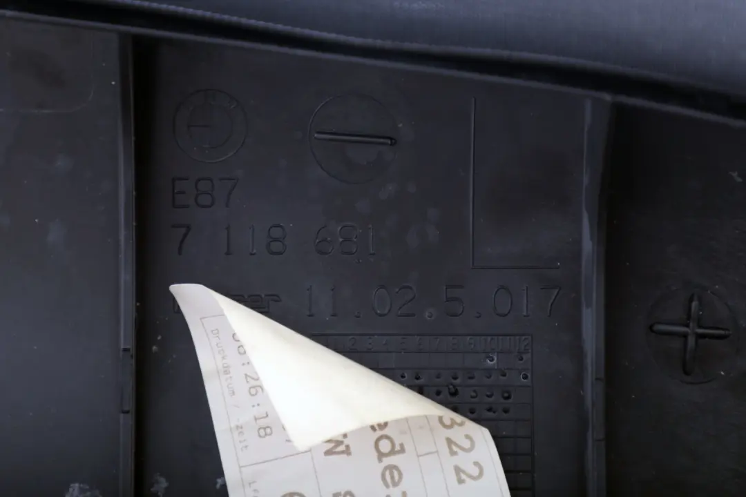 BMW E87N LCI Boczek Kanapy Lewy Tył Czarny Skóra - SKU 9170813 - Numer Części 7118681