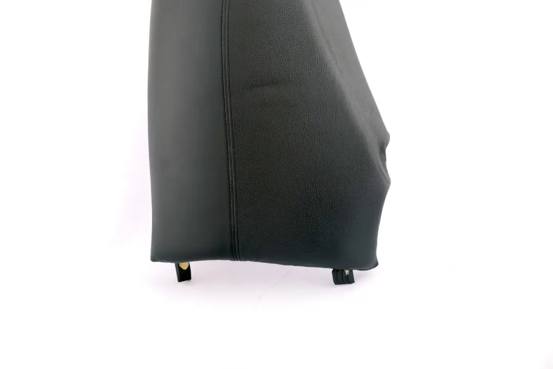 Asiento Trasero Derecho Lateral Panel Embellecedor Negro para BMW E87 LCI con número de pieza 7118682 BMW E87 LCI Asiento Trasero Derecho Lateral Panel Embellecedor Negro - SKU 9170814 - Número de pieza 7118682