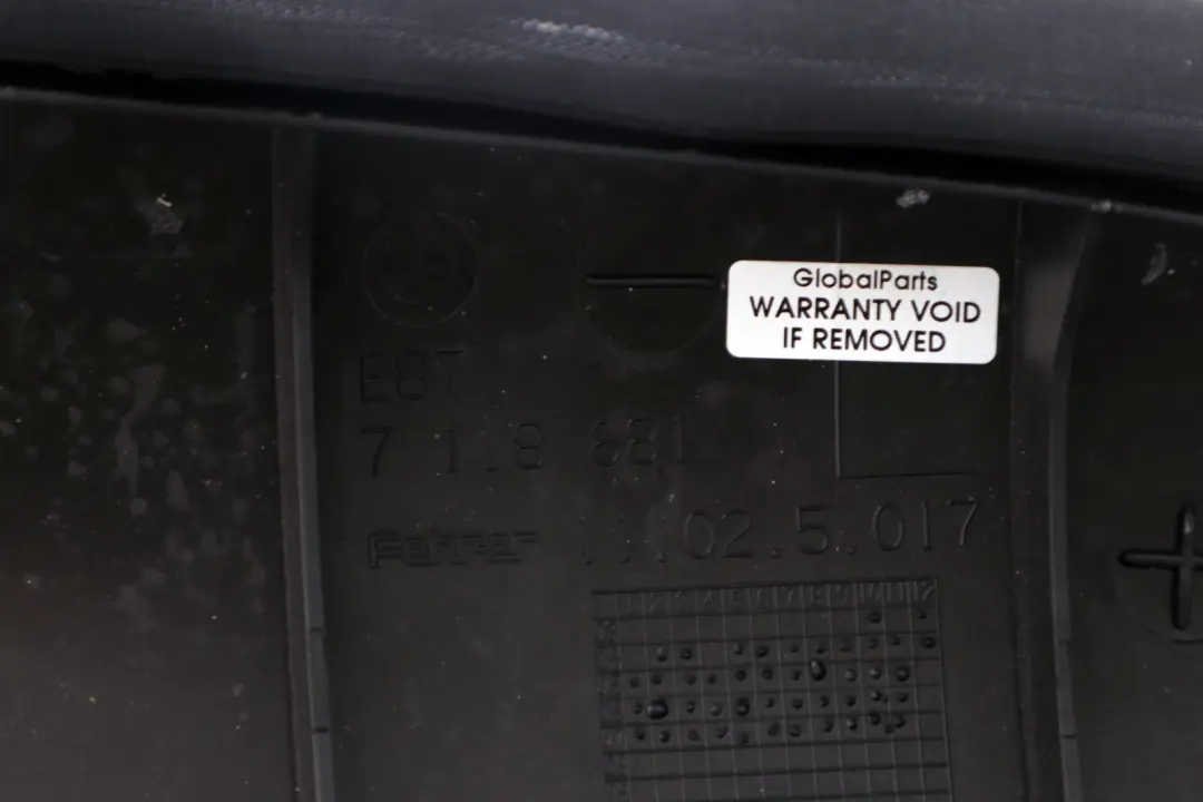 Beżowy panel boczny tylnej kanapy lewy do BMW E87 LCI o numerze 7118681 BMW E87 LCI Beżowy panel boczny tylnej kanapy lewy - SKU 9170819 - Numer Części 7118681
