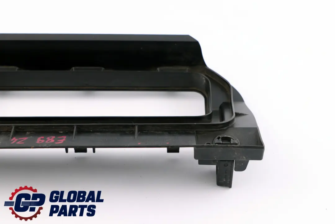 Cadre d'habillage de la gaine centrale d'aération pour BMW Z4 E89 à propos du numéro de pièce 9171514 BMW Z4 E89 Cadre d'habillage de la gaine centrale d'aération - SKU 9171514 - Numéro de pièce 9171514