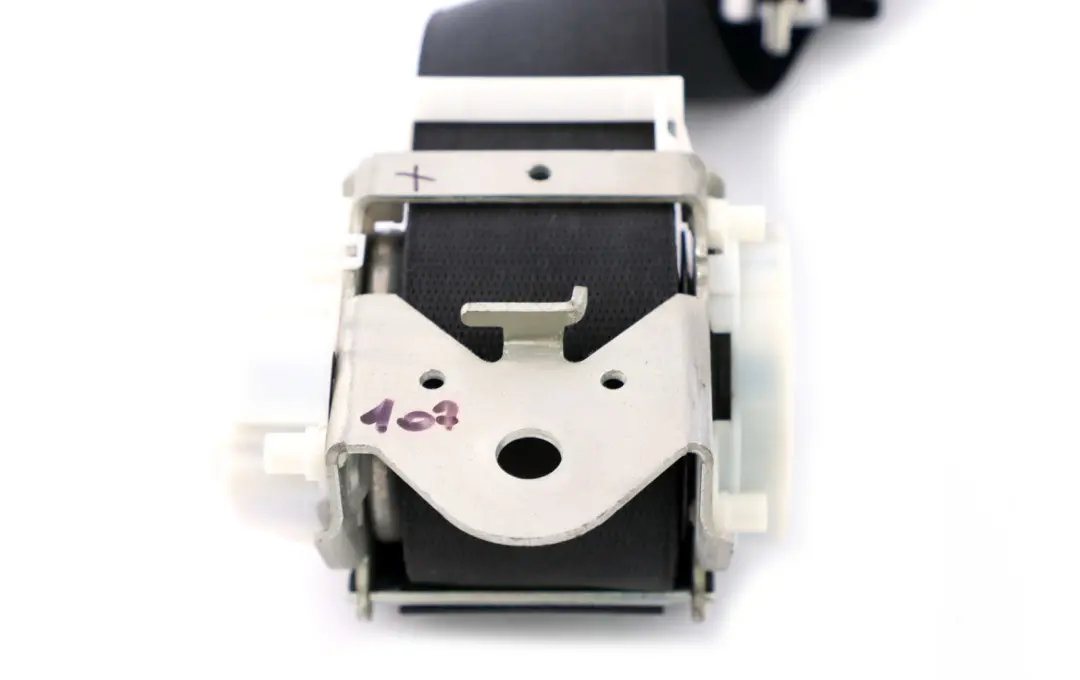 Cintura di sicurezza anteriore sinistra superiore Nero per BMW E88 con numero di parte 9171973 BMW E88 Cintura di sicurezza anteriore sinistra superiore Nero - SKU 9171973 - Numero di parte 9171973