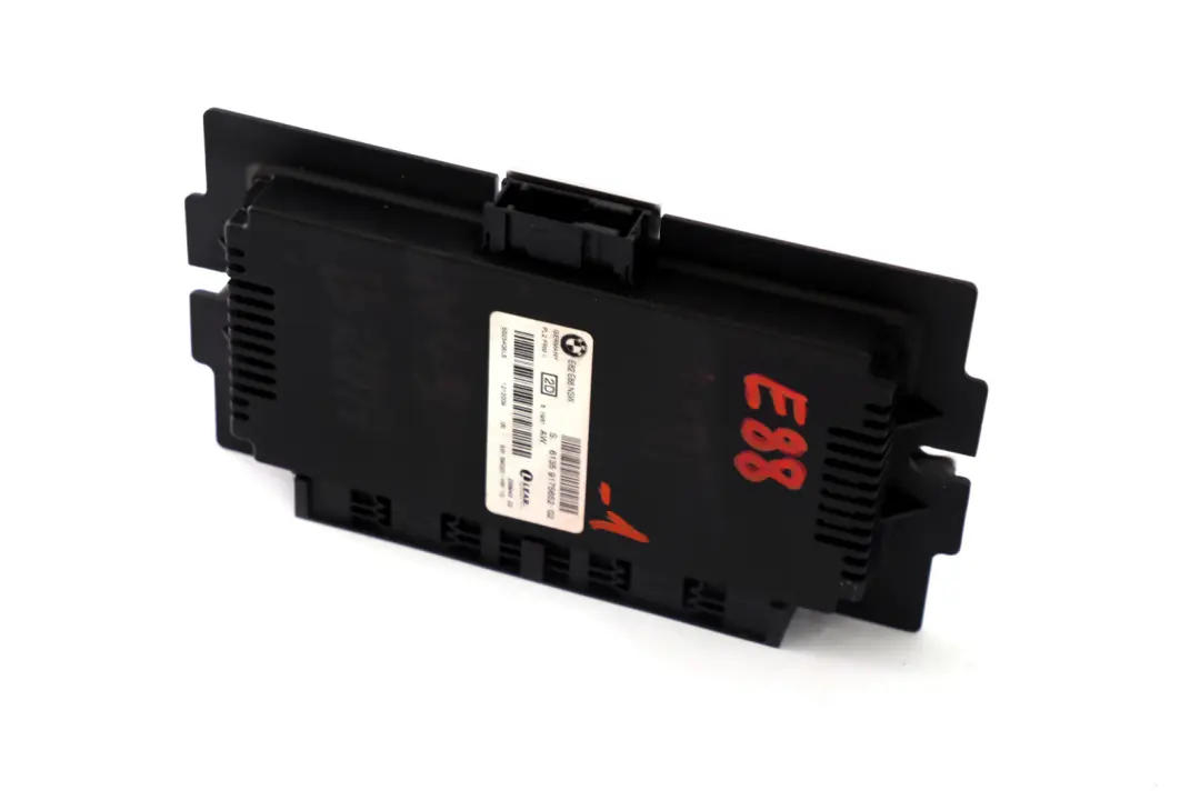 Modulo luci Vano Piedi Unità Controllo ECU NSW PL2 FRM II per BMW E88 con numero di parte 9175652 BMW E88 Modulo luci Vano Piedi Unità Controllo ECU NSW PL2 FRM II - SKU 9175652-1 - Numero di parte 9175652