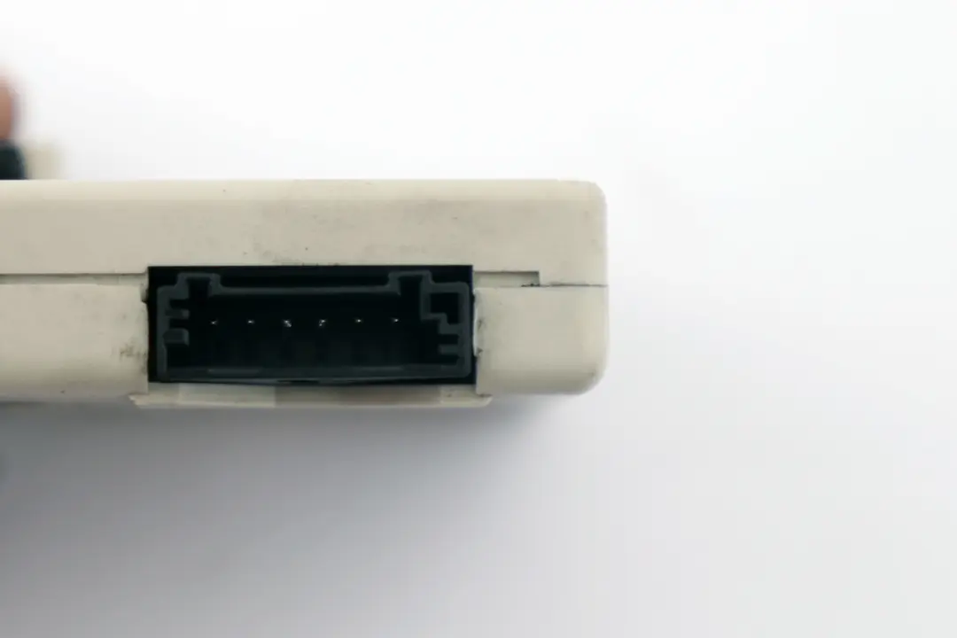 Radio Aerial Antenna Amplifier FM to Mini Cooper R57 R58 R59 with Part number 9176194 Mini Cooper R57 R58 R59 Radio Aerial Antenna Amplifier FM - SKU 9176194 - Part number 9176194