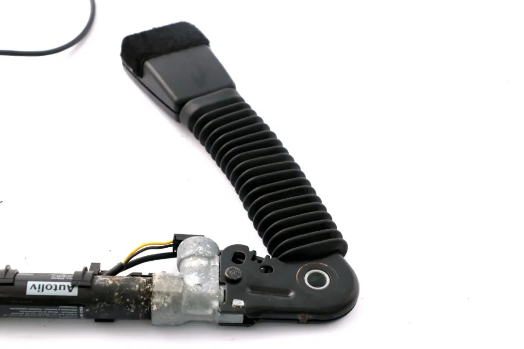 Tendeur Ceinture Inférieur Droit pour BMW E93 Cabriolet à propos du numéro de pièce 9117668 BMW E93 Cabriolet Tendeur Ceinture Inférieur Droit - SKU 9177772 - Numéro de pièce 9117668