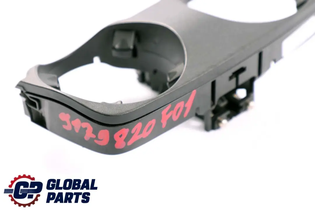 Hubteil Getränkehalter Mittel Konsole für BMW 7 er F01 F02 LCI mit Teilenummer 9179820 BMW 7 er F01 F02 LCI Hubteil Getränkehalter Mittel Konsole - SKU 9179820 - Teilenummer 9179820