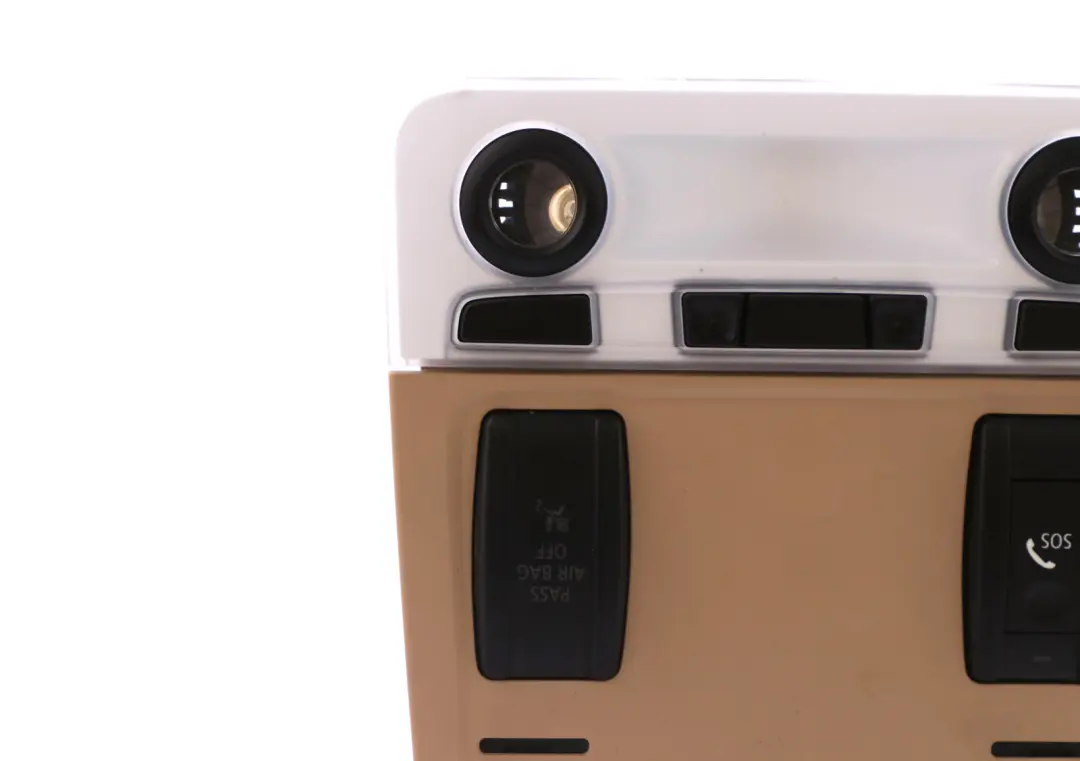 Lampka Podsufitki Beż do BMW E84 E90 E92 LCI o numerze 9225502 BMW E84 E90 E92 LCI Lampka Podsufitki Beż - SKU 9180028 - Numer Części 9225502