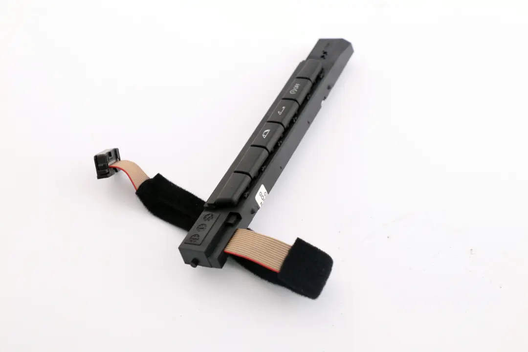 Mittelkonsole Schaltereinheit Panel für BMW E88 Cabrio mit Teilenummer 9181257 BMW E88 Cabrio Mittelkonsole Schaltereinheit Panel - SKU 9181256 - Teilenummer 9181257