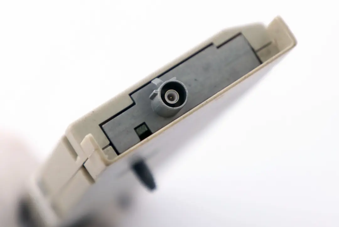 E63N LCI Modulo Amplificatore Antenna Diversity 868 MHZ per BMW E63 con numero di parte 9187682 BMW E63 E63N LCI Modulo Amplificatore Antenna Diversity 868 MHZ - SKU 9187682 - Numero di parte 9187682