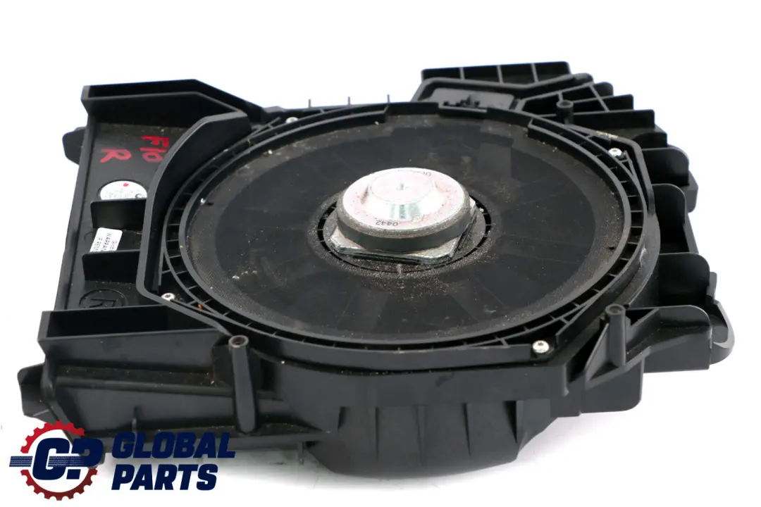 Destra Centrale Bassi Sistema Stereo per BMW F10 F11 LCI con numero di parte 9195200 BMW F10 F11 LCI Destra Centrale Bassi Sistema Stereo - SKU 9195200 - Numero di parte 9195200