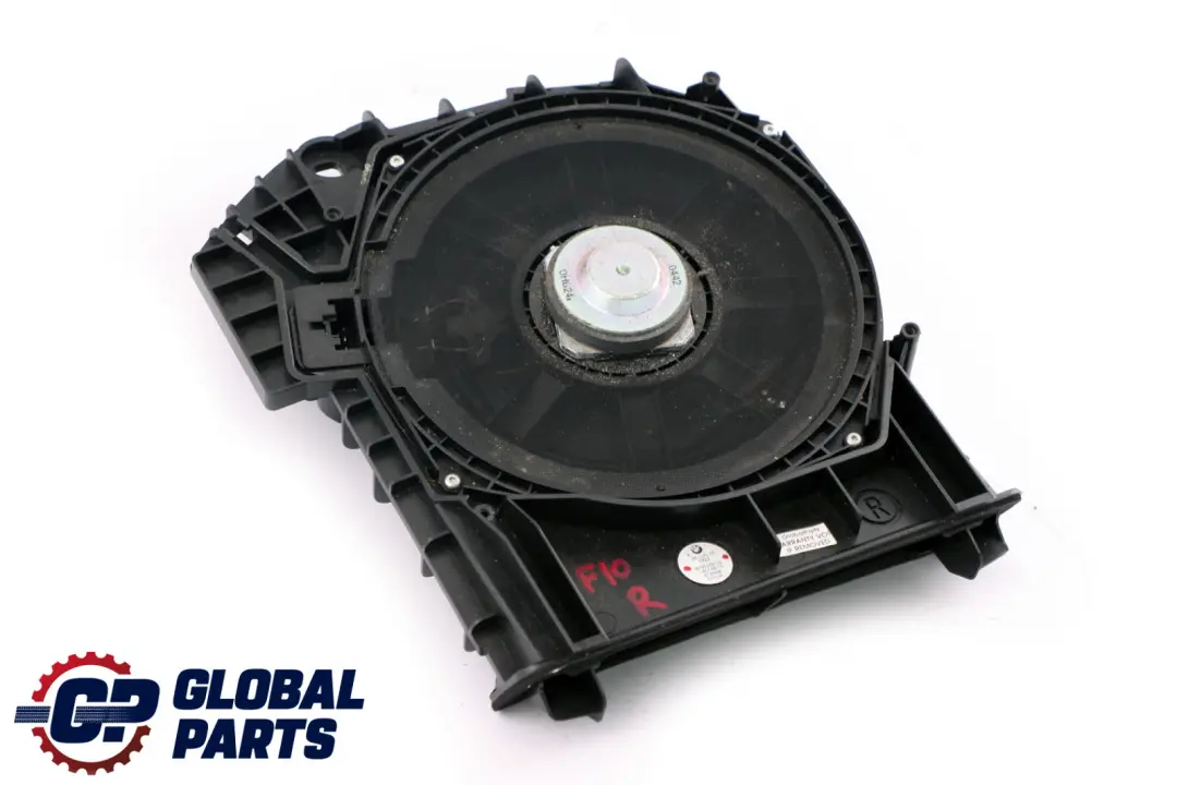 Destra Centrale Bassi Sistema Stereo per BMW F10 F11 LCI con numero di parte 9195200 BMW F10 F11 LCI Destra Centrale Bassi Sistema Stereo - SKU 9195200 - Numero di parte 9195200