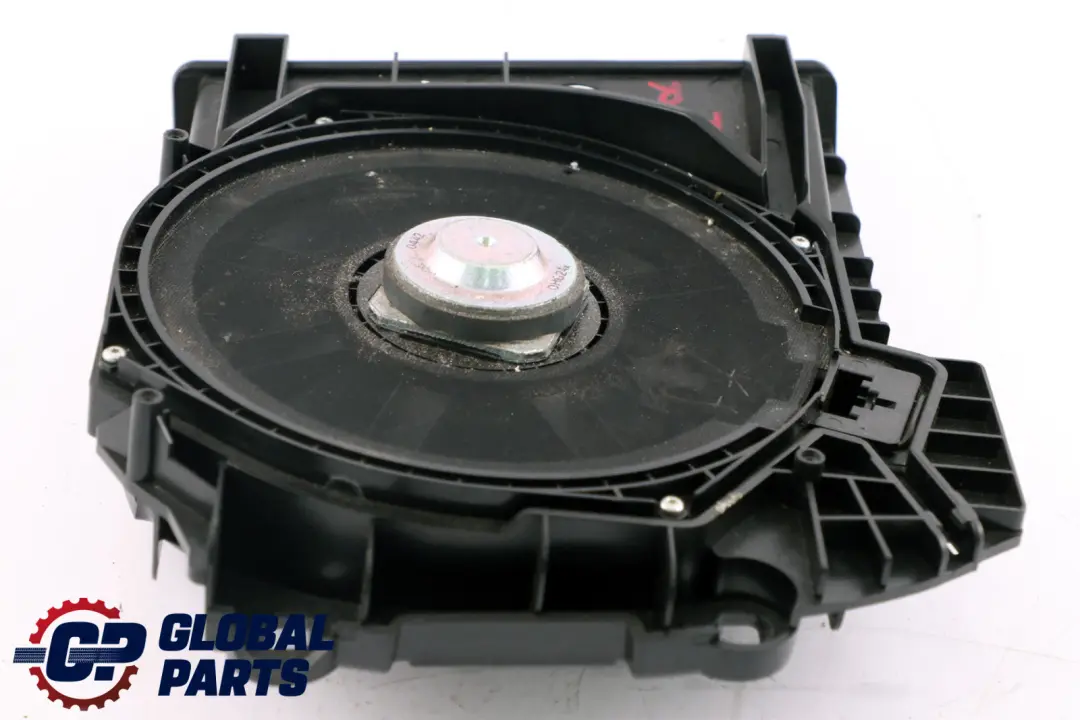 Destra Centrale Bassi Sistema Stereo per BMW F10 F11 LCI con numero di parte 9195200 BMW F10 F11 LCI Destra Centrale Bassi Sistema Stereo - SKU 9195200 - Numero di parte 9195200