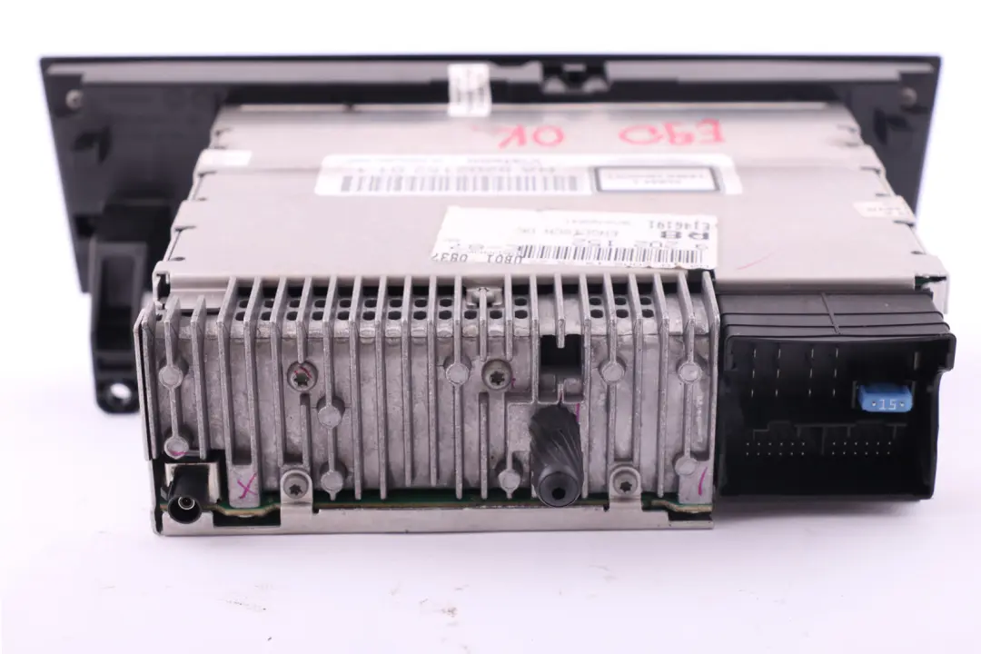 Lettore CD Radio Business per BMW E81 E87 E88 E90 E91 LCI con numero di parte 9202152 BMW E81 E87 E88 E90 E91 LCI Lettore CD Radio Business - SKU 9202152 - Numero di parte 9202152