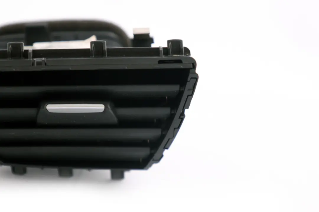 Rejilla Ventilación Aire Fresco Pasajero Delantero Izquierdo para BMW F20 F21 con número de pieza 9205355 BMW F20 F21 Rejilla Ventilación Aire Fresco Pasajero Delantero Izquierdo - SKU 9205355 - Número de pieza 9205355