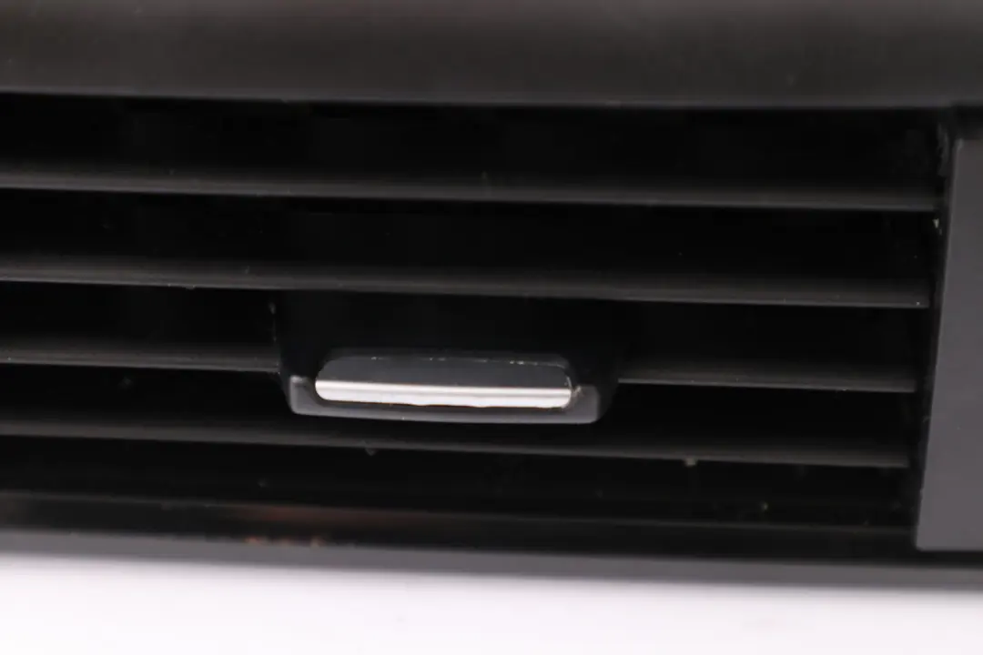 BMW 1 er F20 F20 LCI Frischluftgrill Mitte Schwarz - SKU 9205357 - Teilenummer 9205357