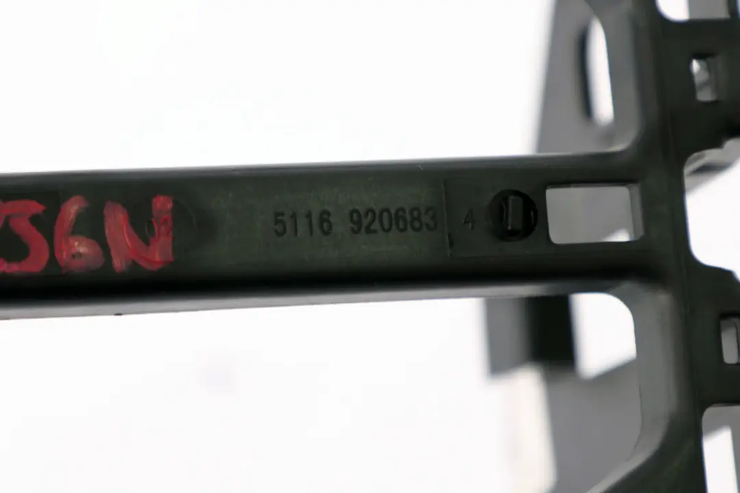 Soporte central de consola de radio para Mini R55 R56 R57 LCI con número de pieza 9206834 Mini R55 R56 R57 LCI Soporte central de consola de radio - SKU 9206834 - Número de pieza 9206834