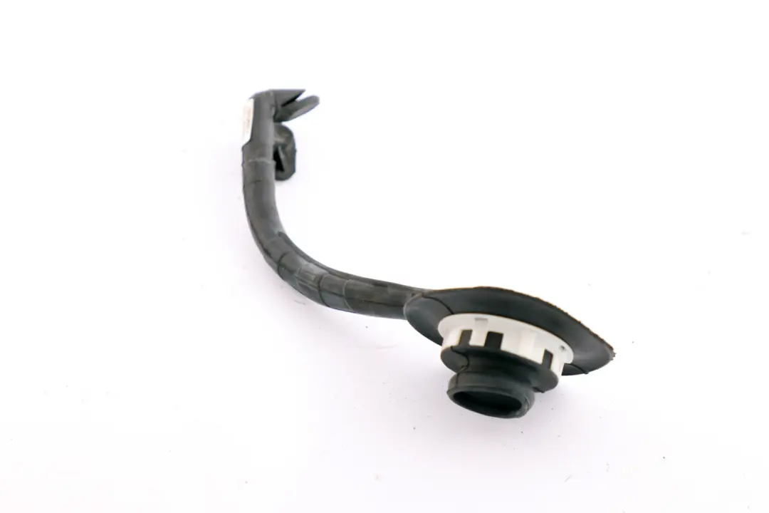 Condensation Water Outlet Hose to BMW 1 3 X1 Z4 Series E81 E87 E90 E91 with Part number 9207092 BMW 1 3 X1 Z4 Series E81 E87 E90 E91 Condensation Water Outlet Hose - SKU 9207092 - Part number 9207092