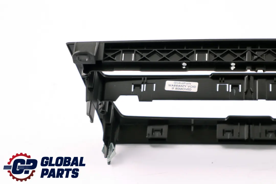Trim A/C Operating Unit Clima Radio Frame Bracket para BMW F20 F21 F22 con número de pieza 9207197 BMW F20 F21 F22 Trim A/C Operating Unit Clima Radio Frame Bracket - SKU 9207197 - Número de pieza 9207197