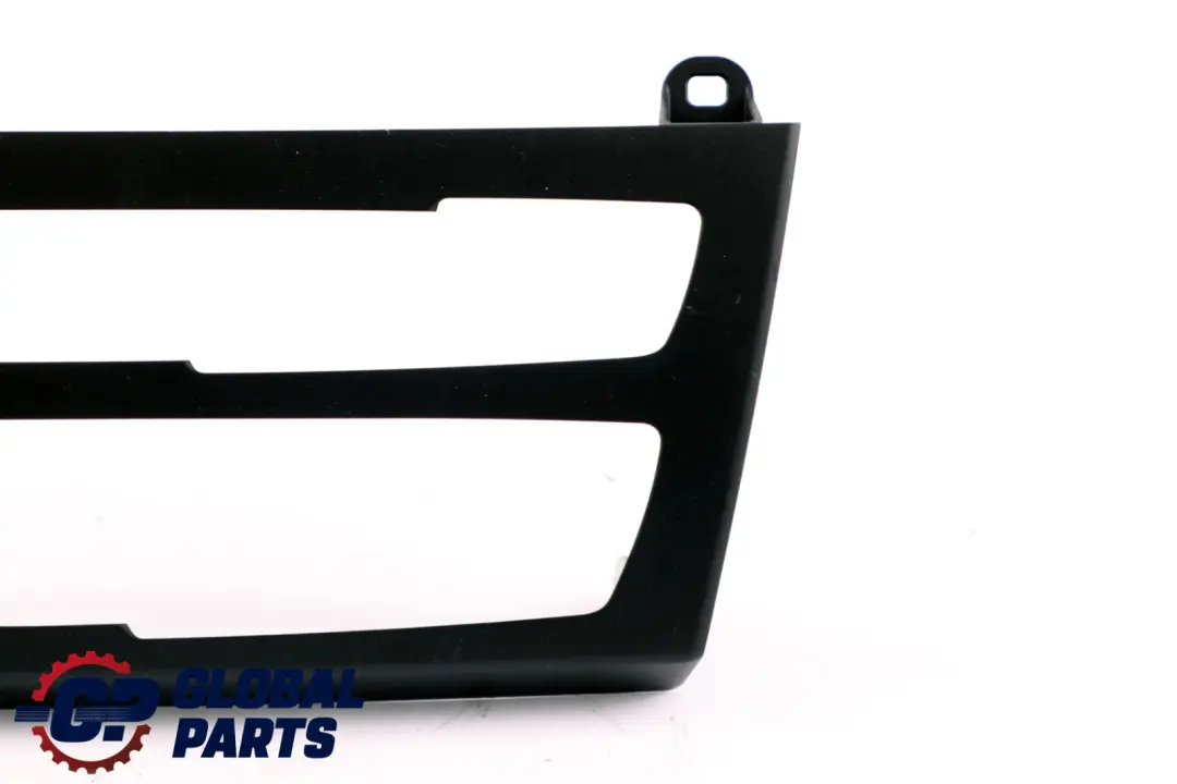 Trim A/C Operating Unit Clima Radio Frame Bracket para BMW F20 F21 F22 con número de pieza 9207197 BMW F20 F21 F22 Trim A/C Operating Unit Clima Radio Frame Bracket - SKU 9207197 - Número de pieza 9207197