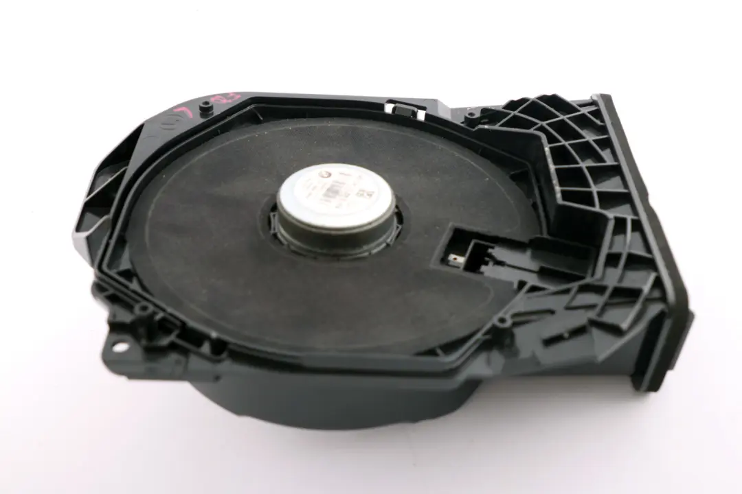 Zentral Bass Laut Sprecher Stereo Subwoofer Links für BMW F20 F30 mit Teilenummer 9210147 BMW F20 F30 Zentral Bass Laut Sprecher Stereo Subwoofer Links - SKU 9210147 - Teilenummer 9210147