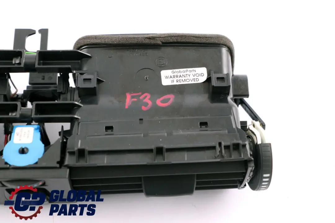 Frischluftgrill Mitte Armaturenbrett für BMW F30 F82 M4 mit Teilenummer 9218552 BMW F30 F82 M4 Frischluftgrill Mitte Armaturenbrett - SKU 9218552 - Teilenummer 9218552