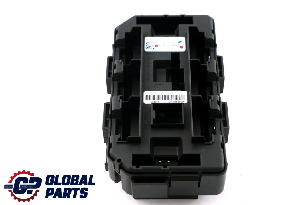 Skrzynka Bezpieczników 9224879 do BMW F20 F21 F30 o numerze 9224866 BMW F20 F21 F30 Skrzynka Bezpieczników 9224879 - SKU 9224866 - Numer Części 9224866