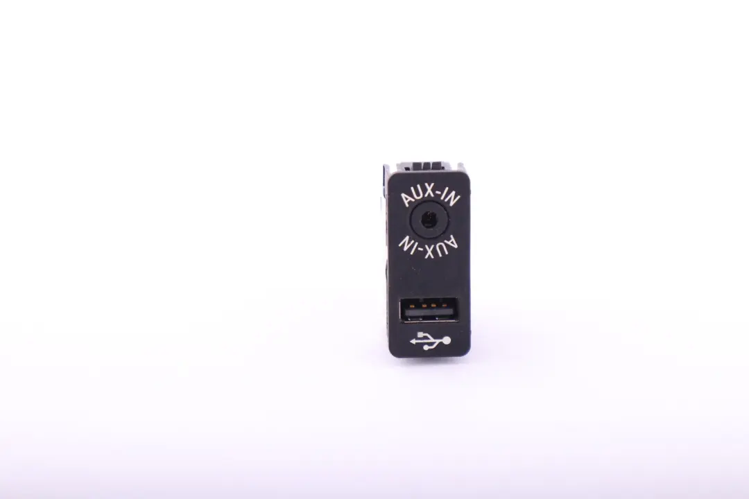 BMW F20 F21 F22 F30 F31 F32 F33 USB AUX IN Buchse Stecker - SKU 9229246 - Teilenummer 9229246