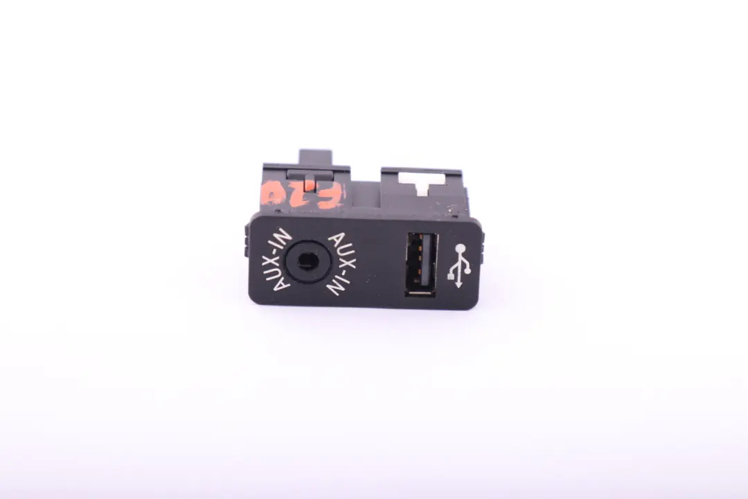 USB AUX IN Buchse Stecker für BMW F20 F21 F22 F30 F31 F32 F33 mit Teilenummer 9229246 BMW F20 F21 F22 F30 F31 F32 F33 USB AUX IN Buchse Stecker - SKU 9229246 - Teilenummer 9229246