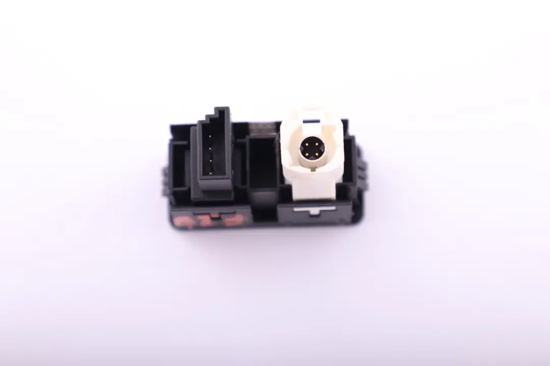 USB AUX IN Socket Plug to BMW F20 F21 F22 F30 F31 F32 F33 with Part number 9229246 BMW F20 F21 F22 F30 F31 F32 F33 USB AUX IN Socket Plug - SKU 9229246 - Part number 9229246