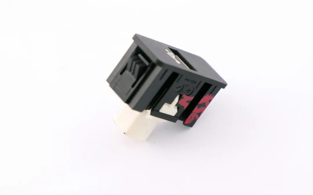 Presa USB per BMW F30 F31 LCI Mini R56 R57 LCI R58 R60 con numero di parte 9230248 BMW F30 F31 LCI Mini R56 R57 LCI R58 R60 Presa USB - SKU 9230248 - Numero di parte 9230248