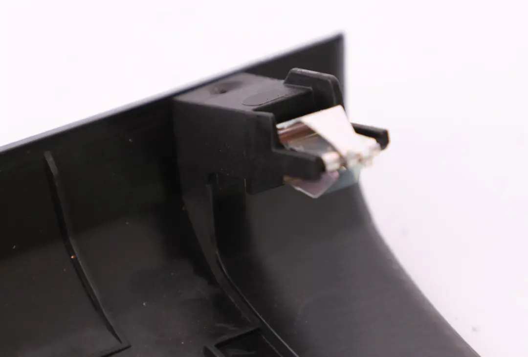 Abdeckung Verkleidung Blende Centerstack Unten 9211304 für BMW F20 F21 F22 F23 mit Teilenummer 9236581 BMW F20 F21 F22 F23 Abdeckung Verkleidung Blende Centerstack Unten 9211304 - SKU 9236581 - Teilenummer 9236581