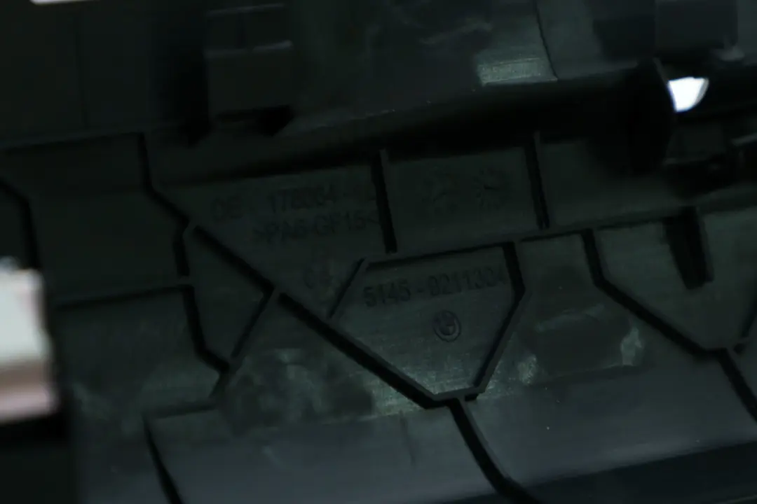 Copertura Carenatura Centerstack Inferiore 9211304 per BMW F20 F21 F22 F23 con numero di parte 9236581 BMW F20 F21 F22 F23 Copertura Carenatura Centerstack Inferiore 9211304 - SKU 9236581 - Numero di parte 9236581