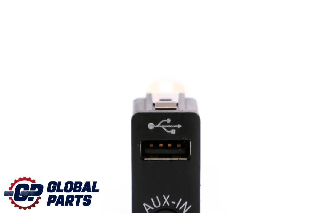  Prise USB AUX BMW E60 E61 E81 E87 E90 E91 Port Plug - SKU 9237653 - Numéro de pièce 9237653