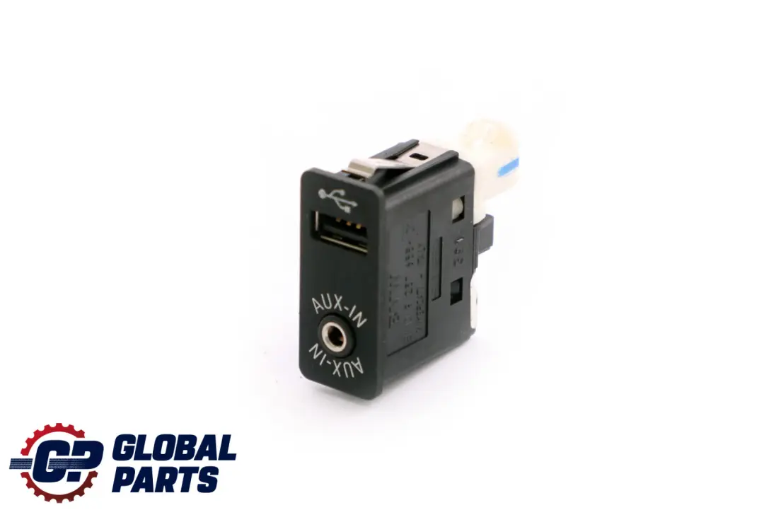  Prise USB AUX BMW E60 E61 E81 E87 E90 E91 Port Plug - SKU 9237653 - Numéro de pièce 9237653