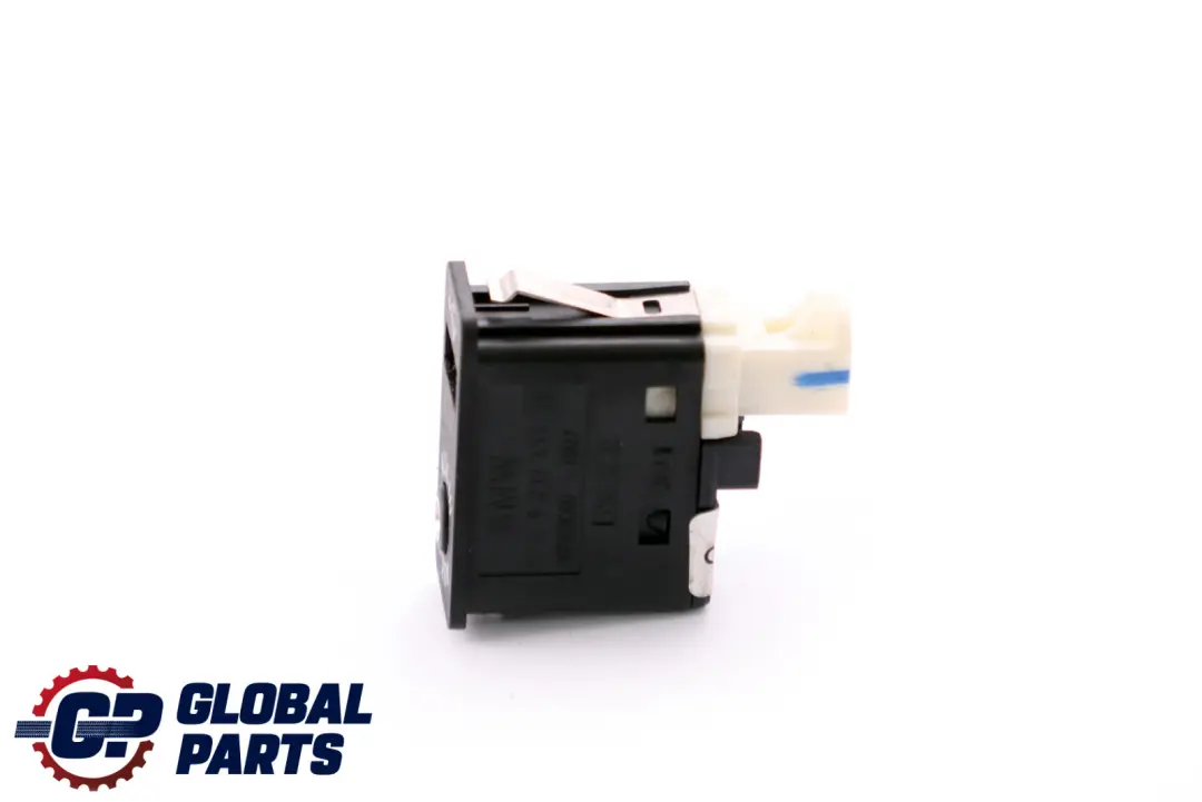  Prise USB AUX BMW E60 E61 E81 E87 E90 E91 Port Plug - SKU 9237653 - Numéro de pièce 9237653