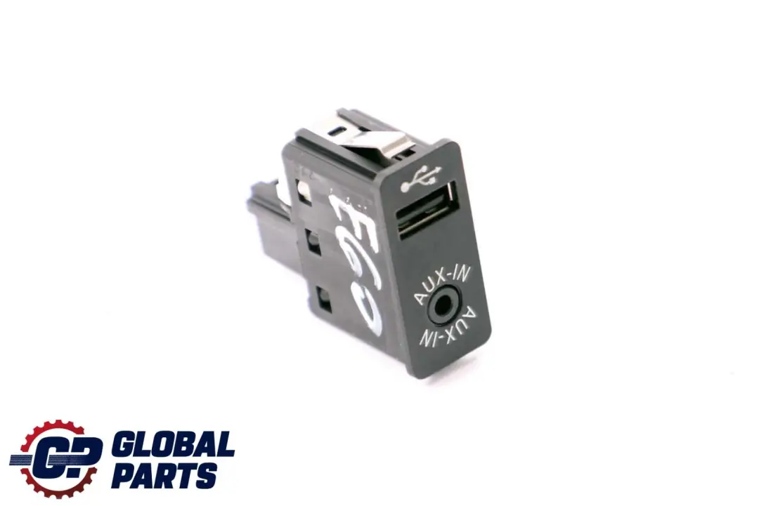BMW 1 3 5 Series E60 E61 E81 E87 E90 E91 USB AUX In Socket Port Plug - SKU 9237654 - Numéro de pièce 9237654