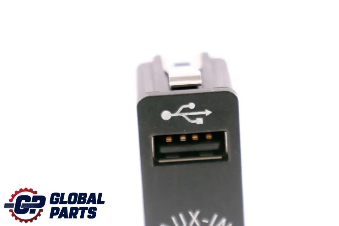 BMW 1 3 5 Series E60 E61 E81 E87 E90 E91 USB AUX In Socket Port Plug - SKU 9237654 - Numéro de pièce 9237654
