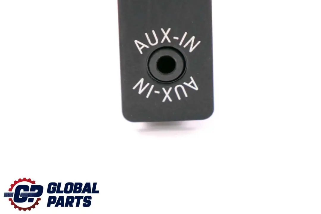 BMW 1 3 5 Series E60 E61 E81 E87 E90 E91 USB AUX In Socket Port Plug - SKU 9237654 - Numéro de pièce 9237654
