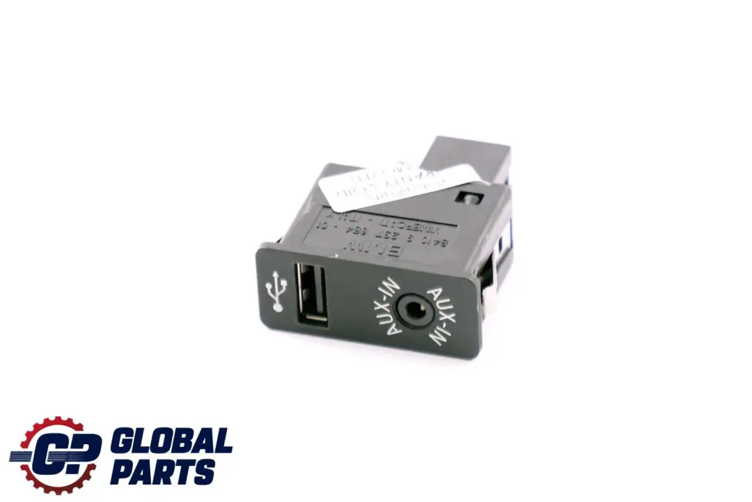 Presa USB AUX In Porta Plug per BMW Serie 1 3 5 E60 E61 E81 E87 E90 E91 con numero di parte 9237654 BMW Serie 1 3 5 E60 E61 E81 E87 E90 E91 Presa USB AUX In Porta Plug - SKU 9237654 - Numero di parte 9237654