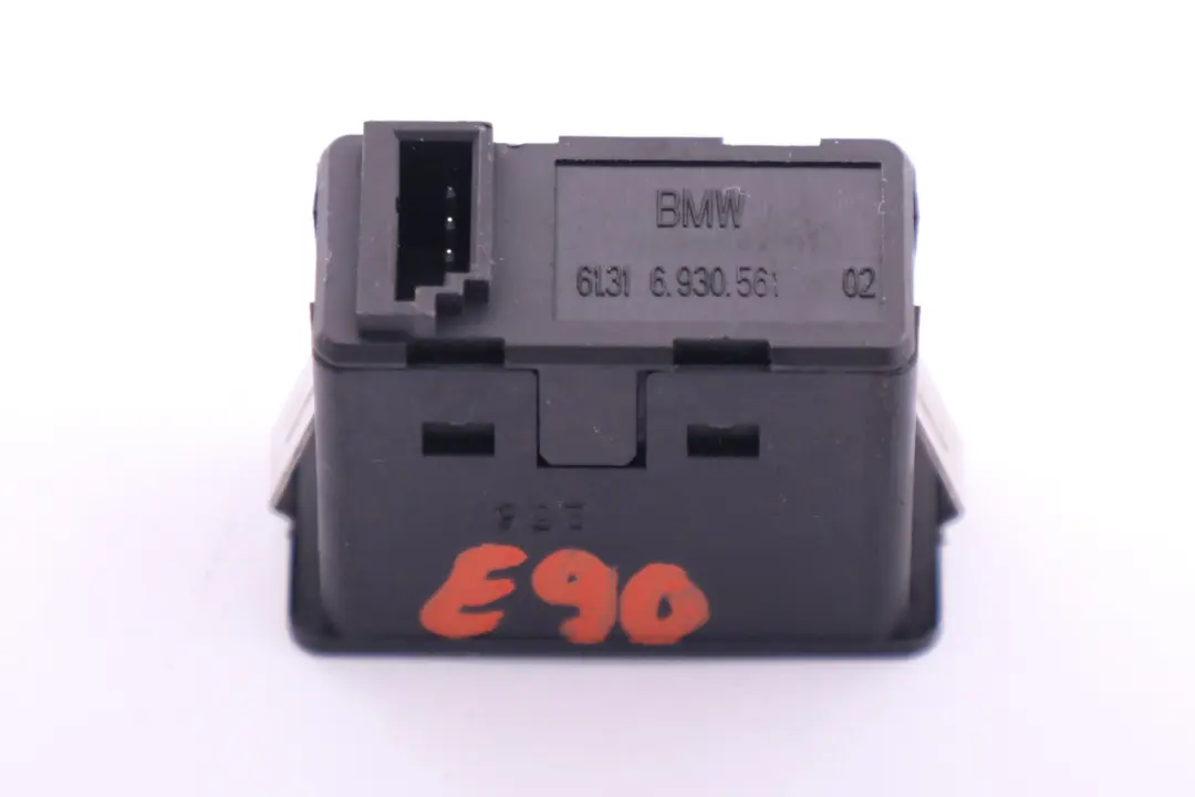 Gniazdo Wejście Aux do BMW E60 E61 E81 E87 E90 F10 o numerze 9237655 BMW E60 E61 E81 E87 E90 F10 Gniazdo Wejście Aux - SKU 9237655-2 - Numer Części 9237655