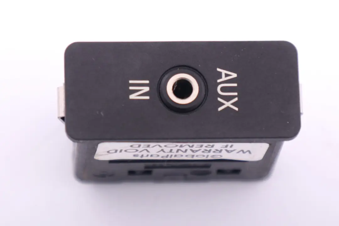 Audio AUX In Buchse für BMW E60 E65 X5 E70 E81 X3 E83 E87 E90 E91 E92 F10 mit Teilenummer 84109237655 BMW E60 E65 X5 E70 E81 X3 E83 E87 E90 E91 E92 F10 Audio AUX In Buchse - SKU 9237655 - Teilenummer 84109237655