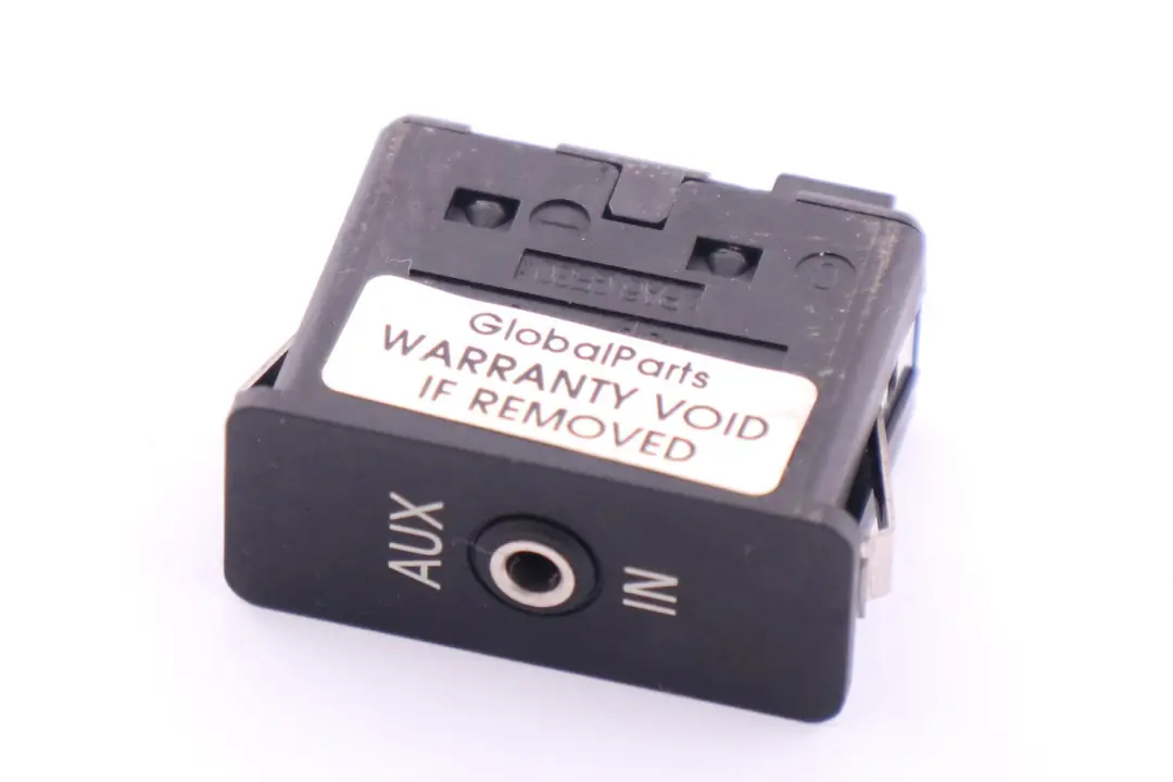 Électrique Auxiliaire Adaptateur Jack Femelle pour BMW E60 E65 E70 E83 E87 E90 F10 à propos du numéro de pièce 84109237655 BMW E60 E65 E70 E83 E87 E90 F10 Électrique Auxiliaire Adaptateur Jack Femelle - SKU 9237655 - Numéro de pièce 84109237655