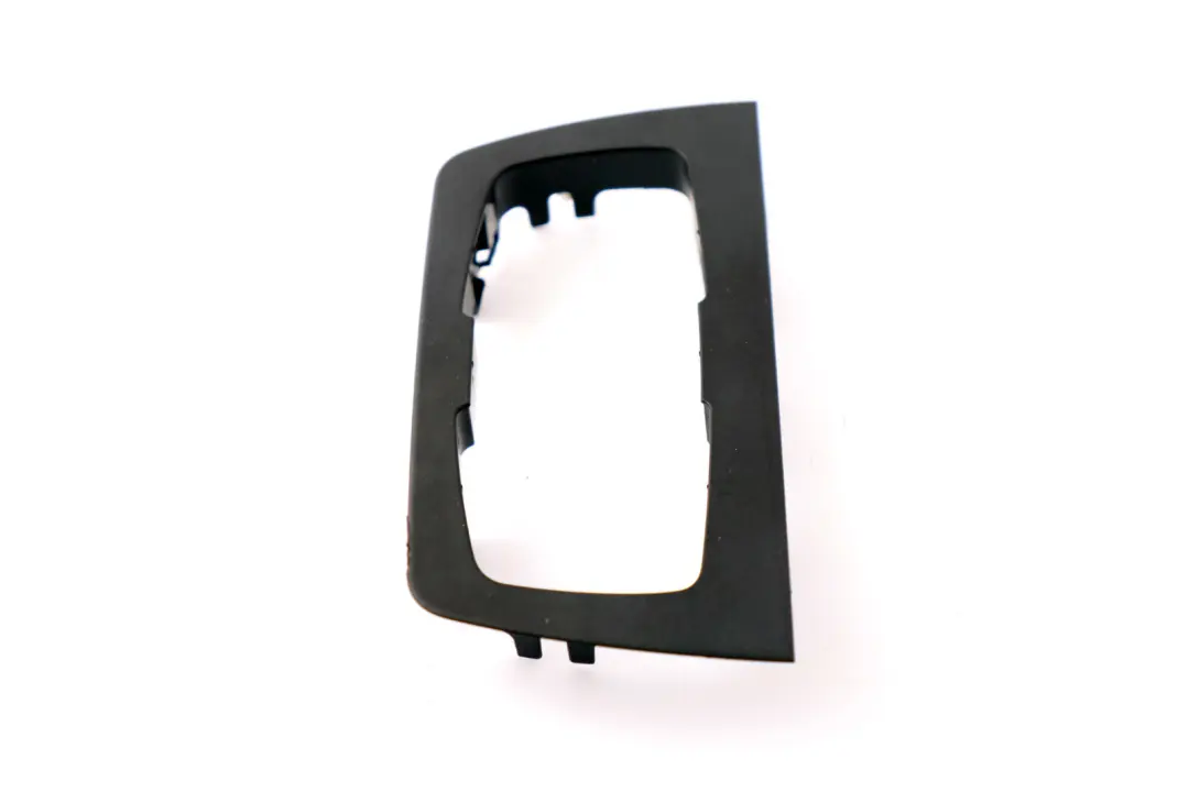 Embellecedor Unidad De Control De Luces Negro para BMW F30 F31 F32 F33 con número de pieza 9218531 BMW F30 F31 F32 F33 Embellecedor Unidad De Control De Luces Negro - SKU 9239295 - Número de pieza 9218531