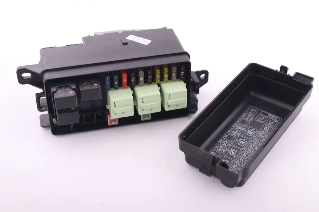 Skrzynka Bezpieczników do MINI R55 R56 R57 LCI o numerze 9240943 MINI R55 R56 R57 LCI Skrzynka Bezpieczników - SKU 9240943 - Numer Części 9240943